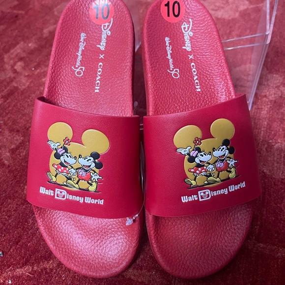 Disney X Coach Sport Slide With Mickey Mouse And Minnie Mouse. - Picture 5 of 14